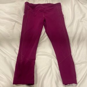 Lululemon capri leggings in fuchsia - Sz 10
